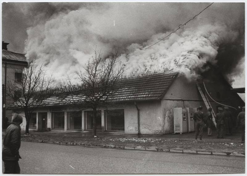 Photo, Viljandi, Tallinn tn 7 building, shop Sakala burning deletion