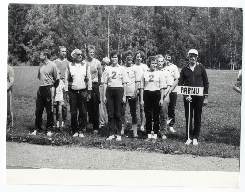 Foto. Pärnu spordiveteranid Käärikul