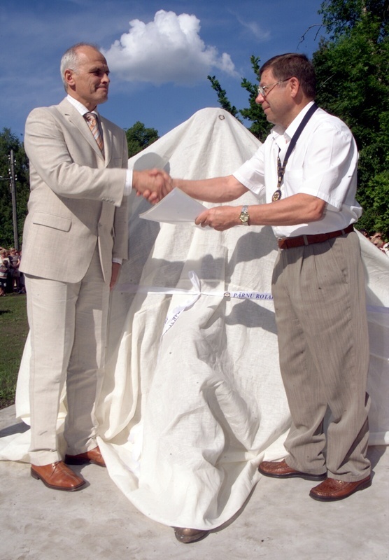 Digitaalne foto. Raimond Valgre skulptuuri avamine