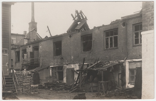 The factory building in Tartu after the fire in 1934.