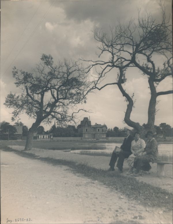 Foto. Dampfi album. H. ja O. Dampf Õhtu-Kaldal. Juuli, 1931.