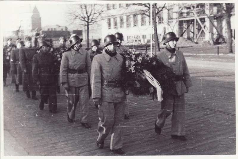 Fire extinguishing the dead Bernhard Valingu funeral. Funeral with pearls.