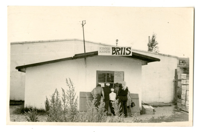 Foto. Kiosk Kihnu sadamas