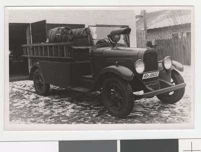 4th team fire extinguishing car "Chevrolet" in 1940.  duplicate photo