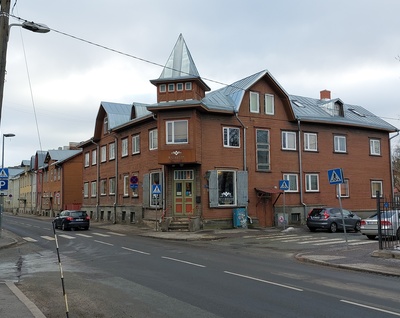 Pelgulinn: Ristiku 57 torniga elamu Timuti tn nurgal, hoones leivapood rephoto
