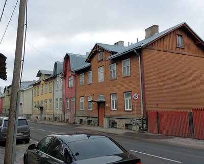 Pelgulinn: Ristiku 53 ja 55 Lenderi tüüpi elamud rephoto