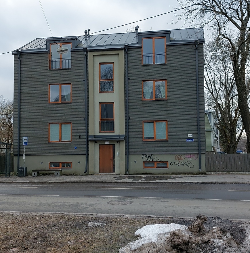Foto seeriast "Objektid" (Ristiku 33), autor Jüri Okas rephoto