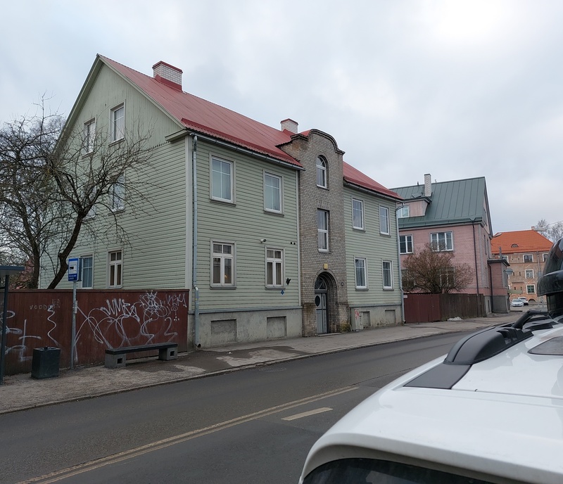 Pelgulinn: Ristiku 15 Tallinna tüüpi elamu rephoto