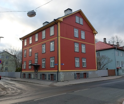 Pelgulinn: Ristiku 9 elamu rephoto