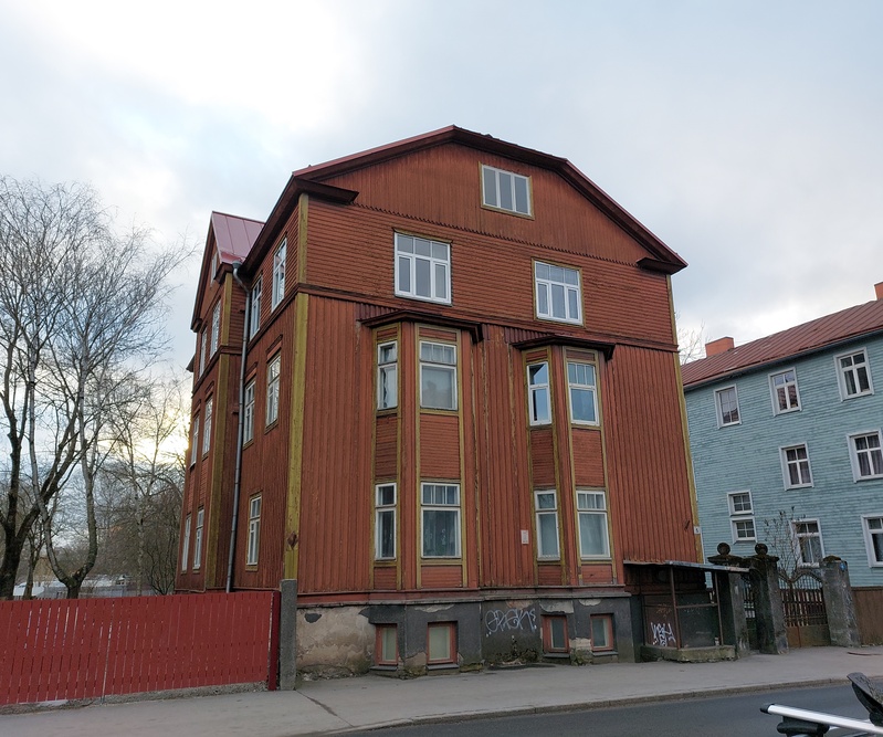 Pelgulinn: Ristiku 5 elamu rephoto