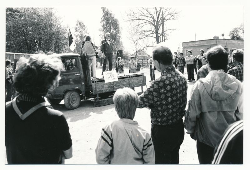 Photo. Opponent miiting Haapsalu in Paralepa (Kiltsis) 09.05.1990. Black and white.