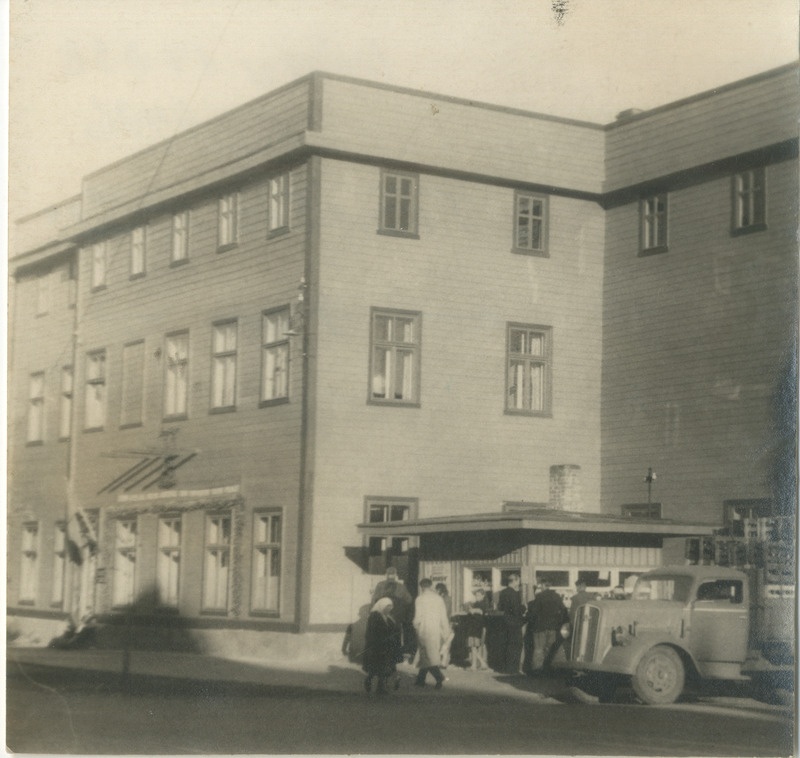 Foto, must-valge, Töörahva Hääl. Vaade kioskile