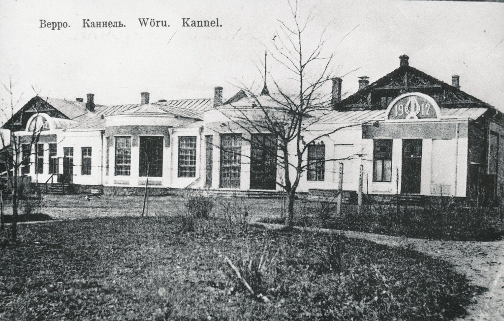 Photo. Võru Kandle Seltsimaja viewed from the courtyard before 1916.