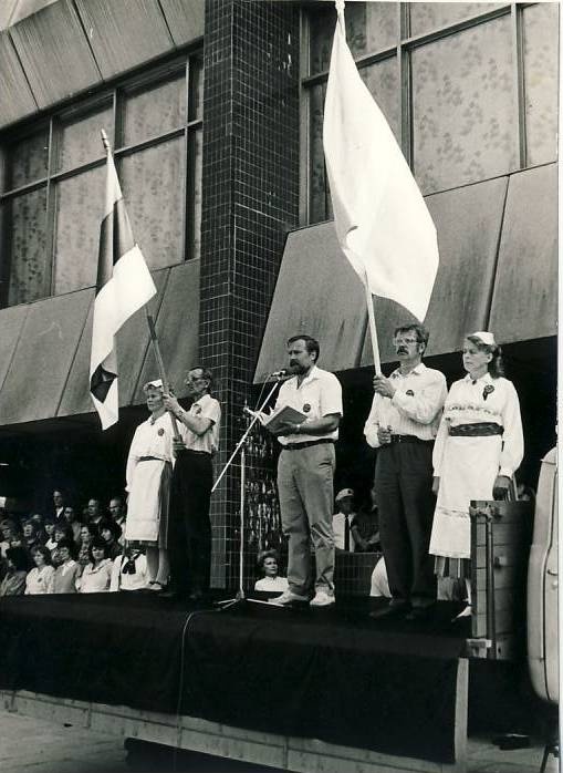 Miting before traveling to the Baltic chain on the Rakvere Market Square