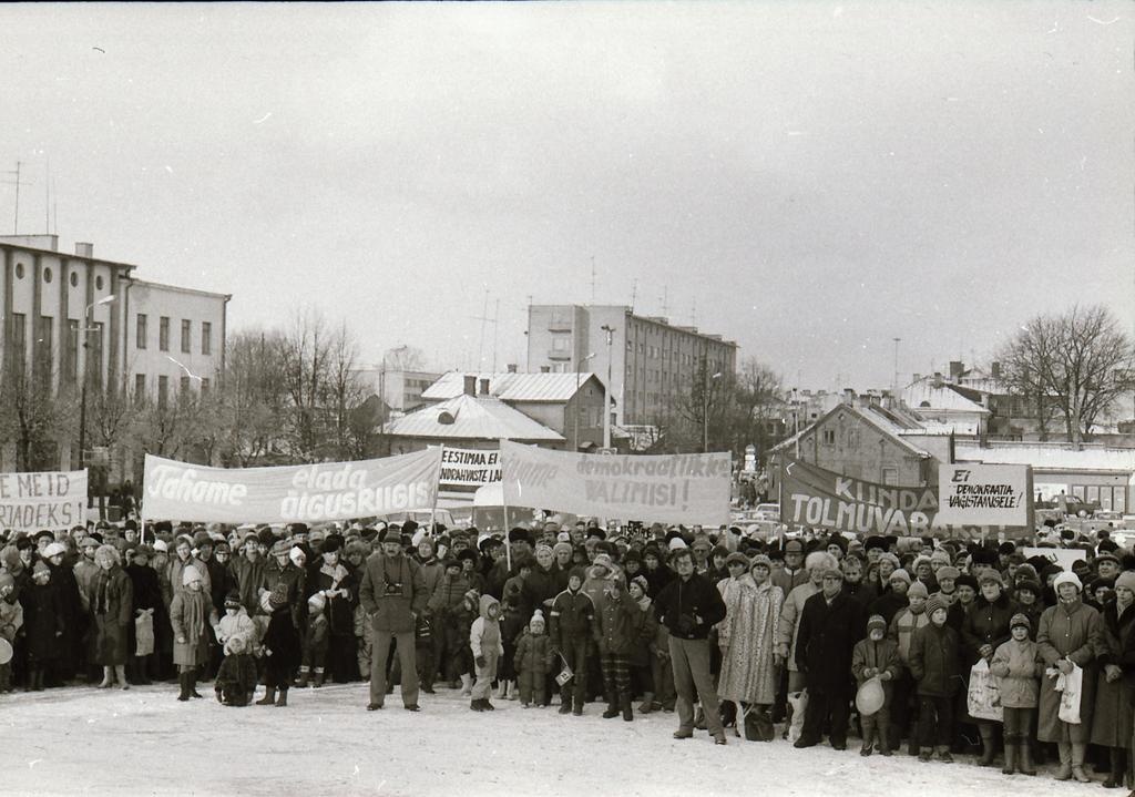 Rakvere. Political miiting on the Turku Square