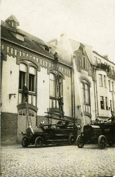 Tartu Firefire Society: sprayhouse, spray cars, firefighters.  Tartu, 1920-1930.