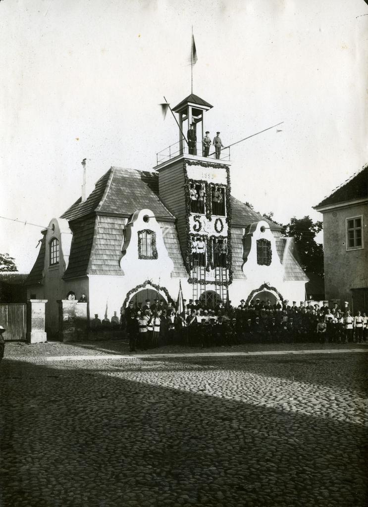 Pritsimaja - Kuressaare Vabatahtliku Tuletõrje Selts - pictured for the 50th century celebrations