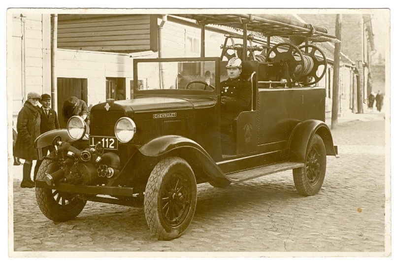 Photo. Haapsalu VTÜ autoprit on Karja Street. 18.10.1931. Black and white.