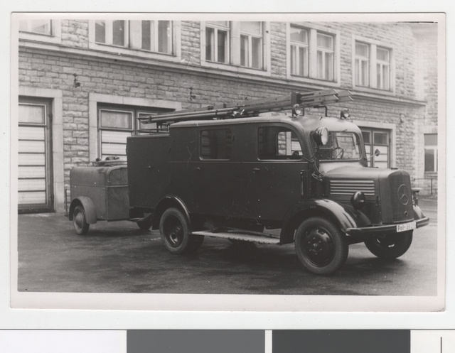 Car pump "Benz" in Tallinn's Commercial Firearms in 1942.
