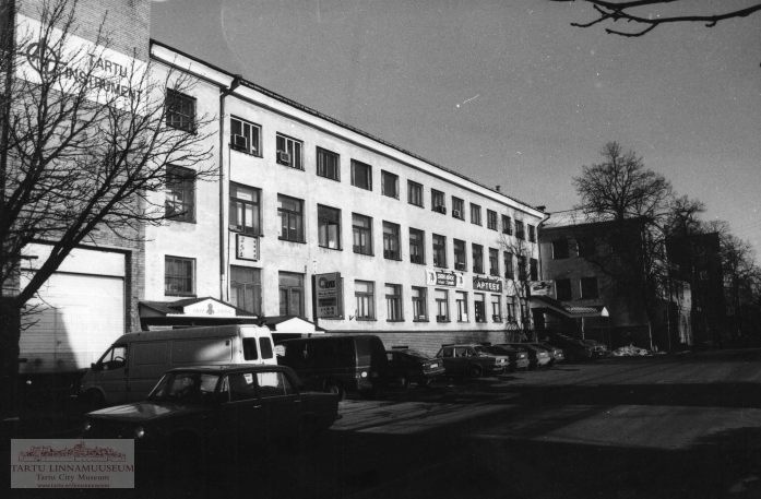 Footwear Samelin (end leather and footwear combination; Kastani 48).  Tartu, 1998. Photo Aldo Luud.