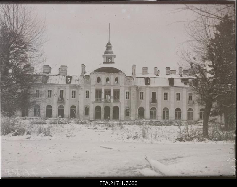 Narva-Jõesuu kuursaali varemed.