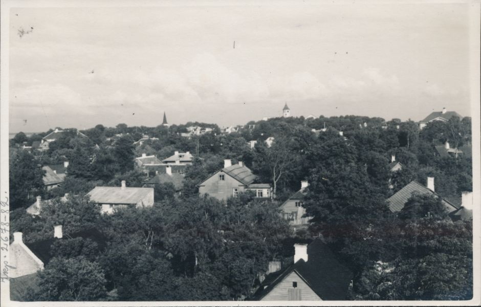 Foto. Dampfi album. Vaade Haapsalule Linna supelasutuse tornist Jaani kiriku suunal. 1934.
