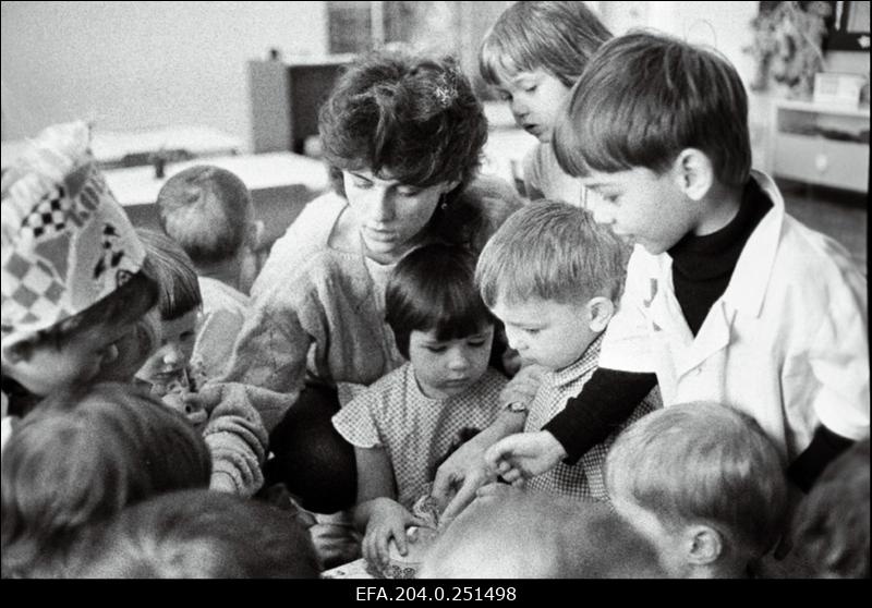 Sillamäe haiguskeskkonnas J. Hartšenko lastega.