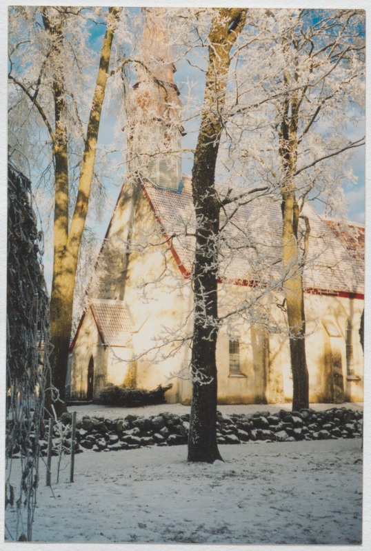 Vaade Palamuse kirikule ja renoveeritavale pastoraadile 2002. aastal