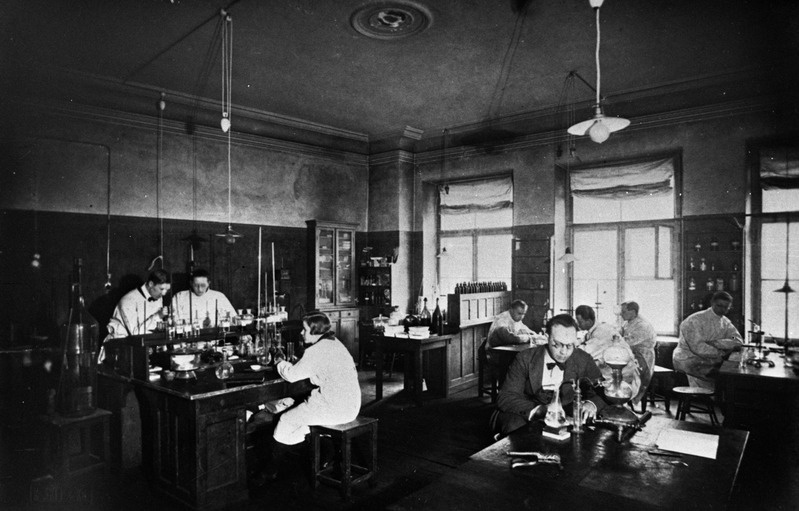 Tallinna Tehnikumi keemiaosakonna õppejõudude ruum, 1923.a.