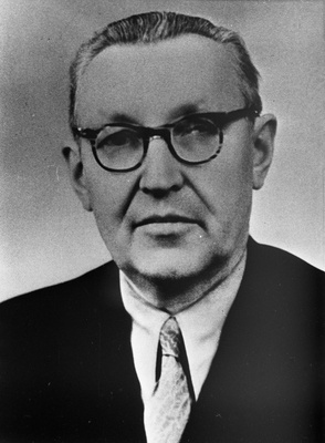 Professor Hugo Raudsepp, portree, 1970.a.  duplicate photo