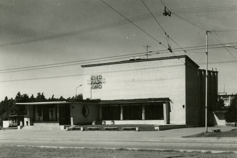 Cinema Kaja in Tallinn, view of the building. Standard project n 2E-06-2, arch Raul-Levroit Stone