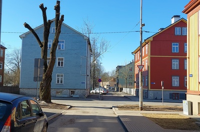 Crucifixion? Street in Tallinn rephoto