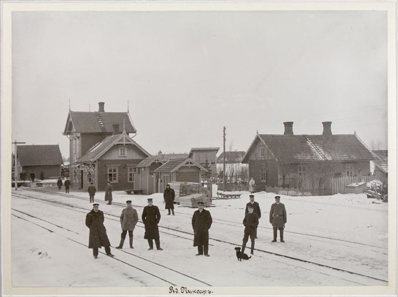 Pikasaare Railway Station