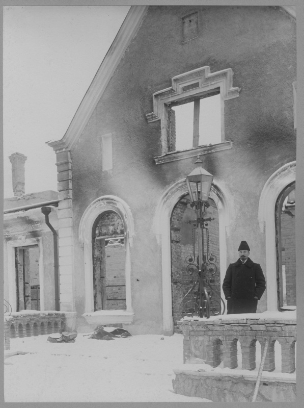 Salutaguse Manor after the burning of manor houses during the resurrection of 1905.
