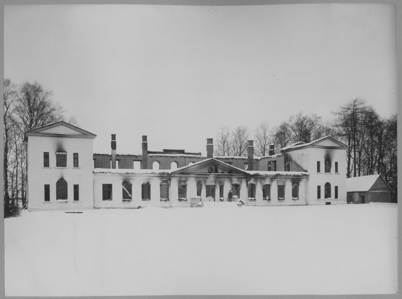 Orgita Manor after the burning of manor houses during the resurrection of 1905.