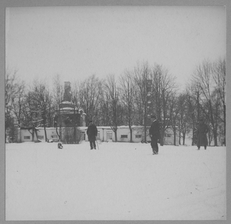 The manor of Old-Märjamaa after the burning of manor houses during the resurrection of 1905.