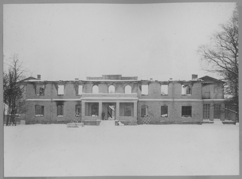 Orgita Manor after the burning of manor houses during the resurrection of 1905.