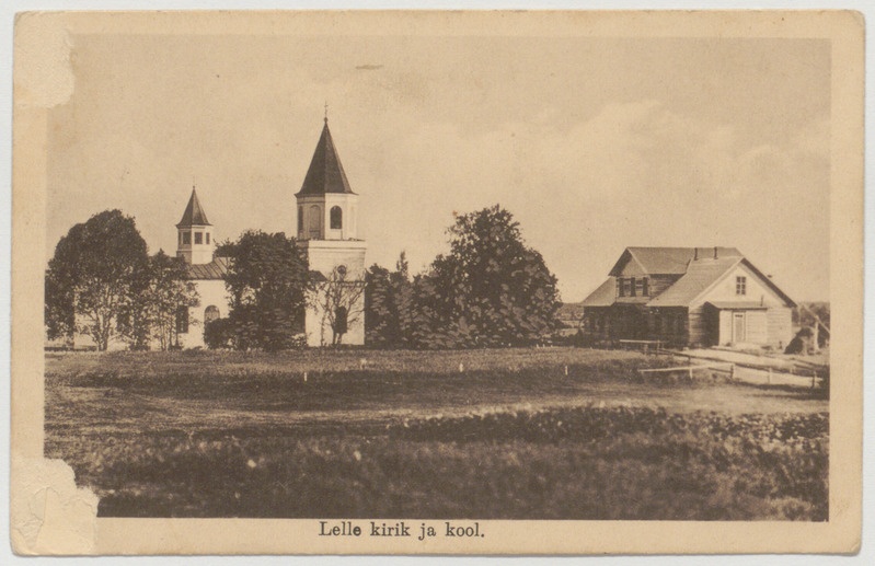 Must-valge foto vaatega Lelle kirikule ja koolile