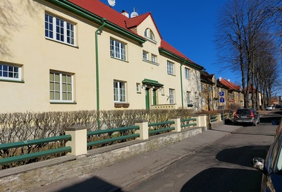Elamud Oma Kolle asumis, vaade piki tänavat. Arhitektid Herbert Johanson ja Eugen Habermann rephoto