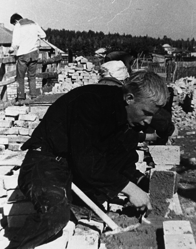 Vormsi EÜE rühm ehitustöödel, 1968.a.