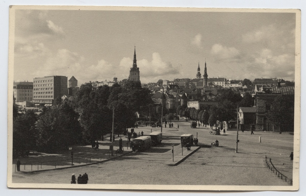 Tallinn, view to the east-west, from the Russian market.