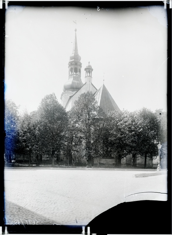 Toomkirik, view by the Court of Justice Street