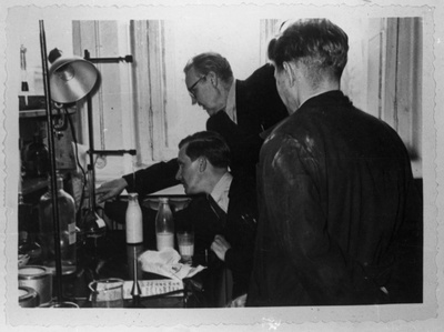 TPI keemiateaduskonna õppejõud töötamas, 1960. aastate algus  duplicate photo