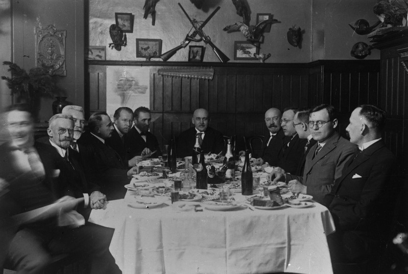 Leningradi Mäeinstituudi lõpetanute kokkutulek, kes töötasid 1920.-1930. aastatel Eestis (Vuht, Kark, Aarman jt.), 1930. aastad.