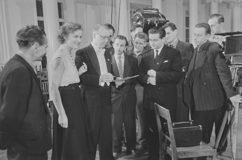 TRÜ meeskoori, TRÜ naiskoori filmimine aulas. 27. detsember 1957.a.