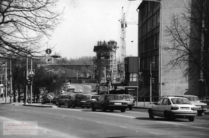 View of Riga mnt (section between Kalevi t and the winning bridge).  Tartu, 1998. Photo Aldo Luud.