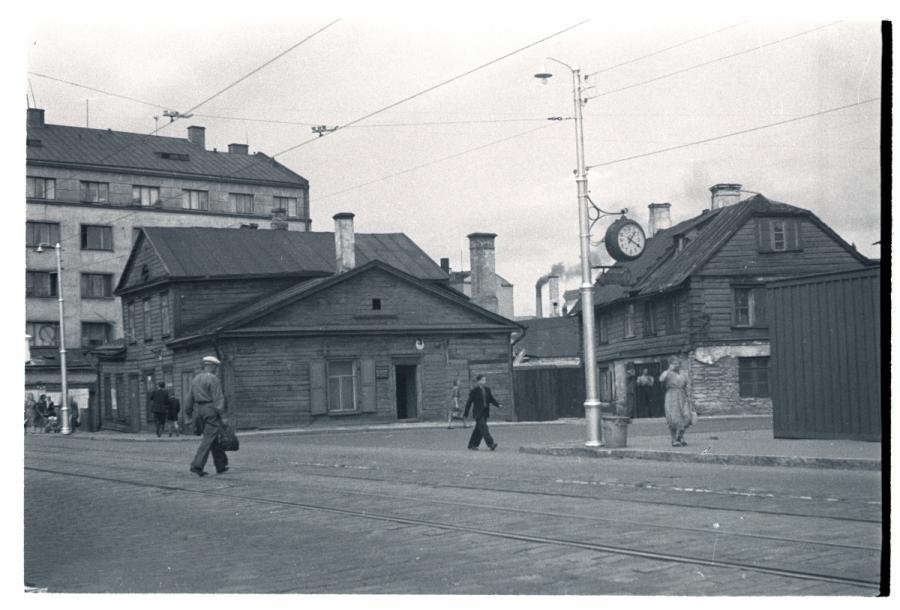 The corner of Tallinn, Tartu highway and Gogoli street, houses to be dismantled.