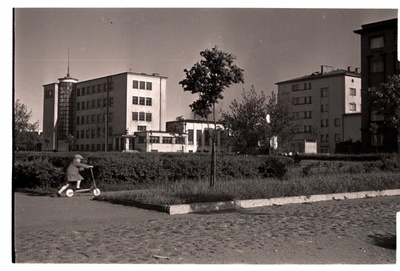 Tallinn, Pionieri Square, 6th secondary school on the left, Kreutzwald Street 25.  duplicate photo