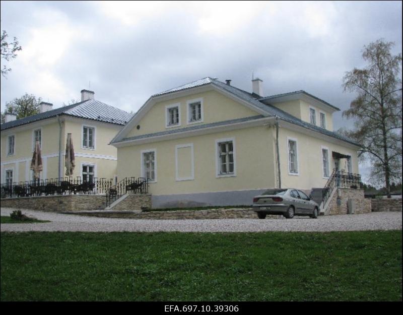 Padise mõisahoonete kompleks.