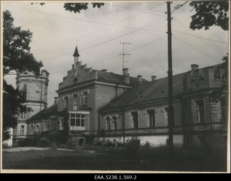 Lustivere mõisa peahoone esikülg